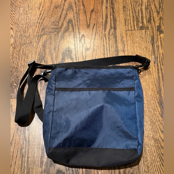 Flowfold Crossbody bag - small - Picture 2 of 4